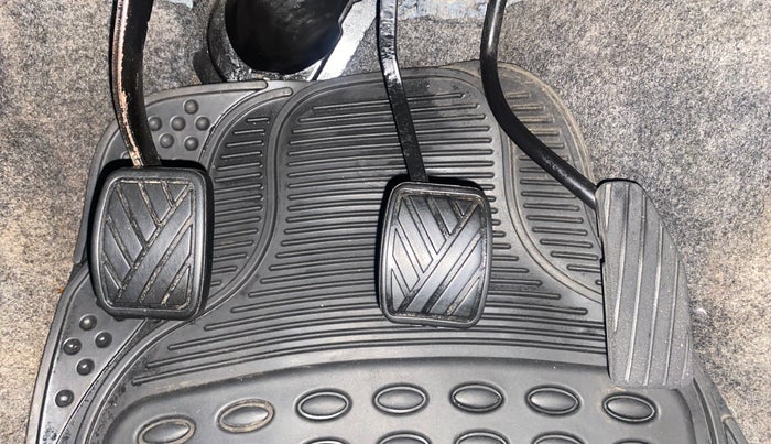 2012 Maruti Wagon R 1.0 VXI, Petrol, Manual, 63,573 km, Pedals