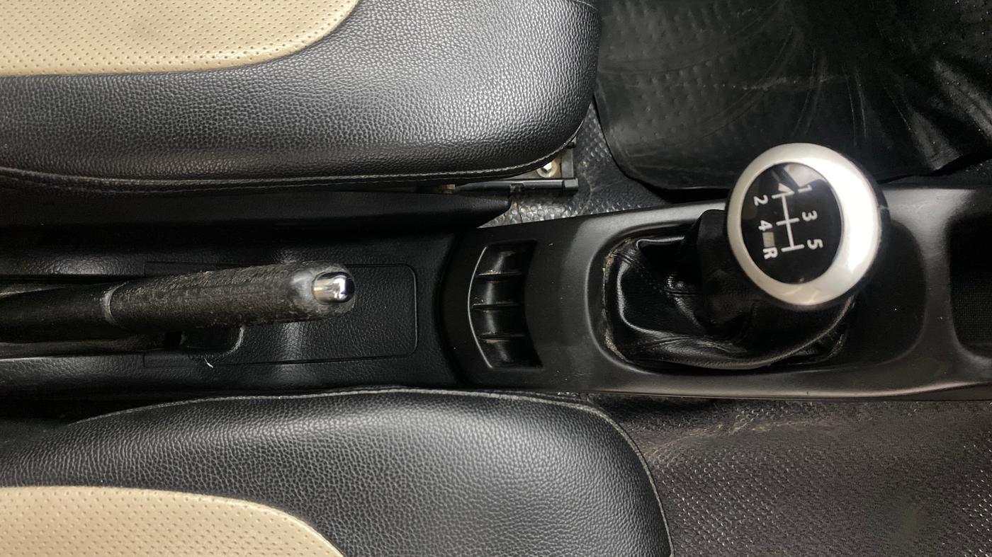 2015 Maruti Wagon R 1.0 VXI, Petrol, Manual, 1,18,289 km, Gear Lever
