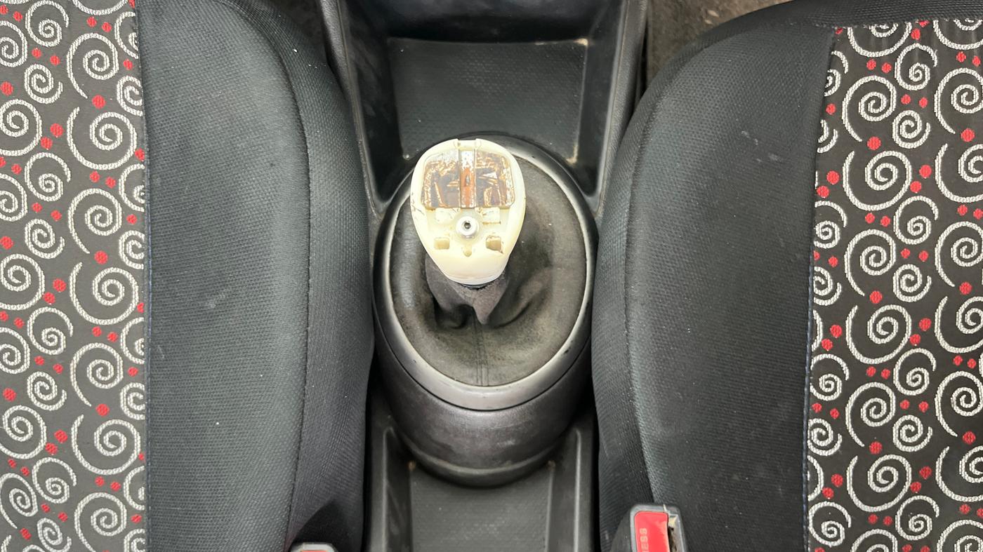 2013 Hyundai i20 SPORTZ 1.4 CRDI, Diesel, Manual, 1,30,474 km, Gear Lever