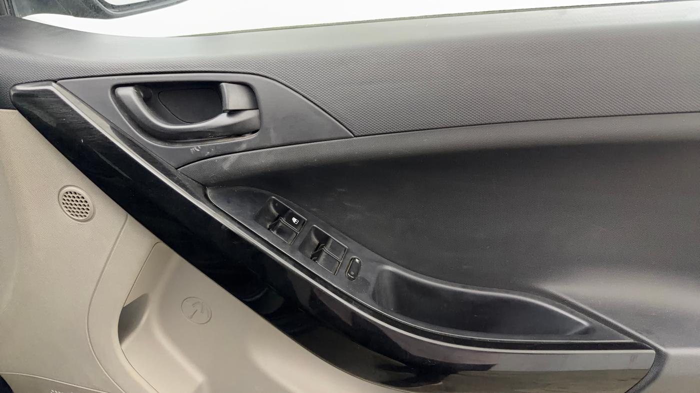 2019 Tata NEXON KRAZ MT PETROL, Petrol, Manual, 49,510 km, Driver Side Door Panels Control
