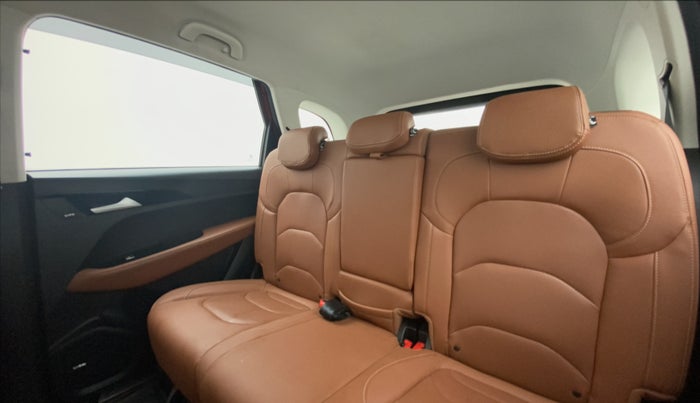 2021 MG HECTOR PLUS SMART 2.0 7STR, Diesel, Manual, 1,954 km, Right Side Rear Door Cabin