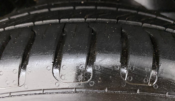 2021 MG HECTOR PLUS SMART 2.0 7STR, Diesel, Manual, 1,954 km, Right Front Tyre Tread