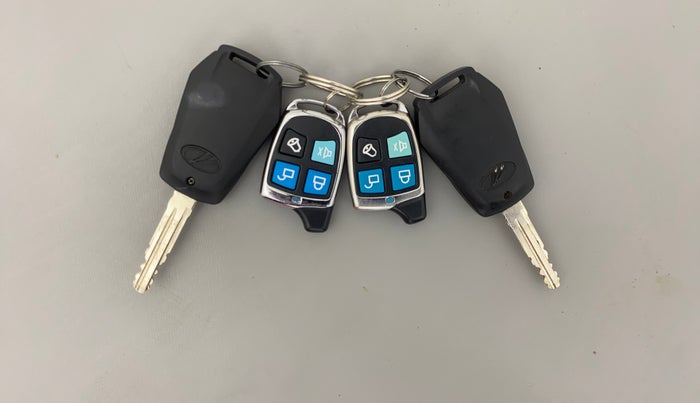 2018 Mahindra KUV 100 NXT K2+ P 6 STR, Petrol, Manual, 24,673 km, Key Close Up