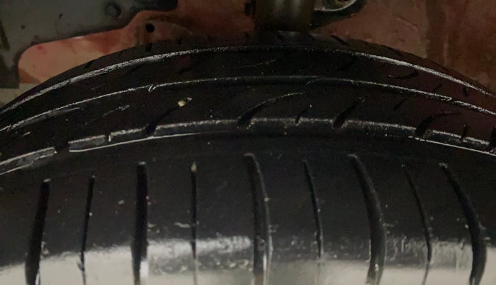 2018 Mahindra KUV 100 NXT K2+ P 6 STR, Petrol, Manual, 24,673 km, Left Front Tyre Tread