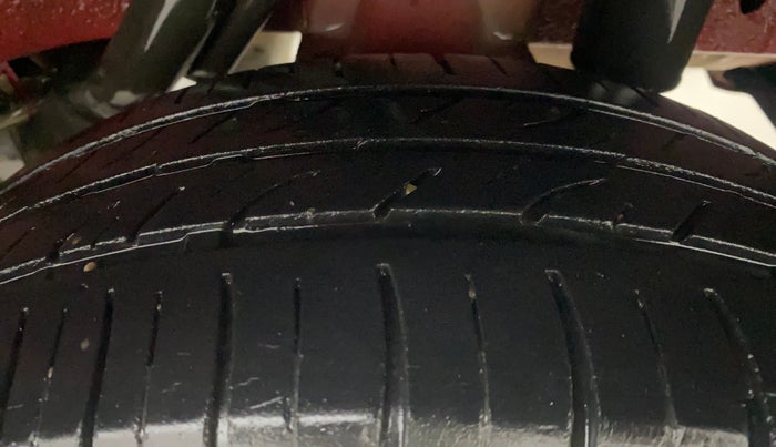 2018 Mahindra KUV 100 NXT K2+ P 6 STR, Petrol, Manual, 24,673 km, Left Rear Tyre Tread