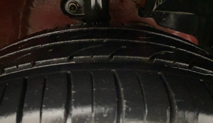 2018 Mahindra KUV 100 NXT K2+ P 6 STR, Petrol, Manual, 24,673 km, Right Front Tyre Tread