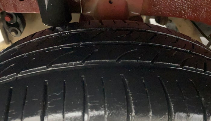 2018 Mahindra KUV 100 NXT K2+ P 6 STR, Petrol, Manual, 24,673 km, Right Rear Tyre Tread