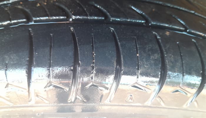 2013 Maruti A Star VXI (ABS) AT, Petrol, Automatic, 71,450 km, Left Front Tyre Tread