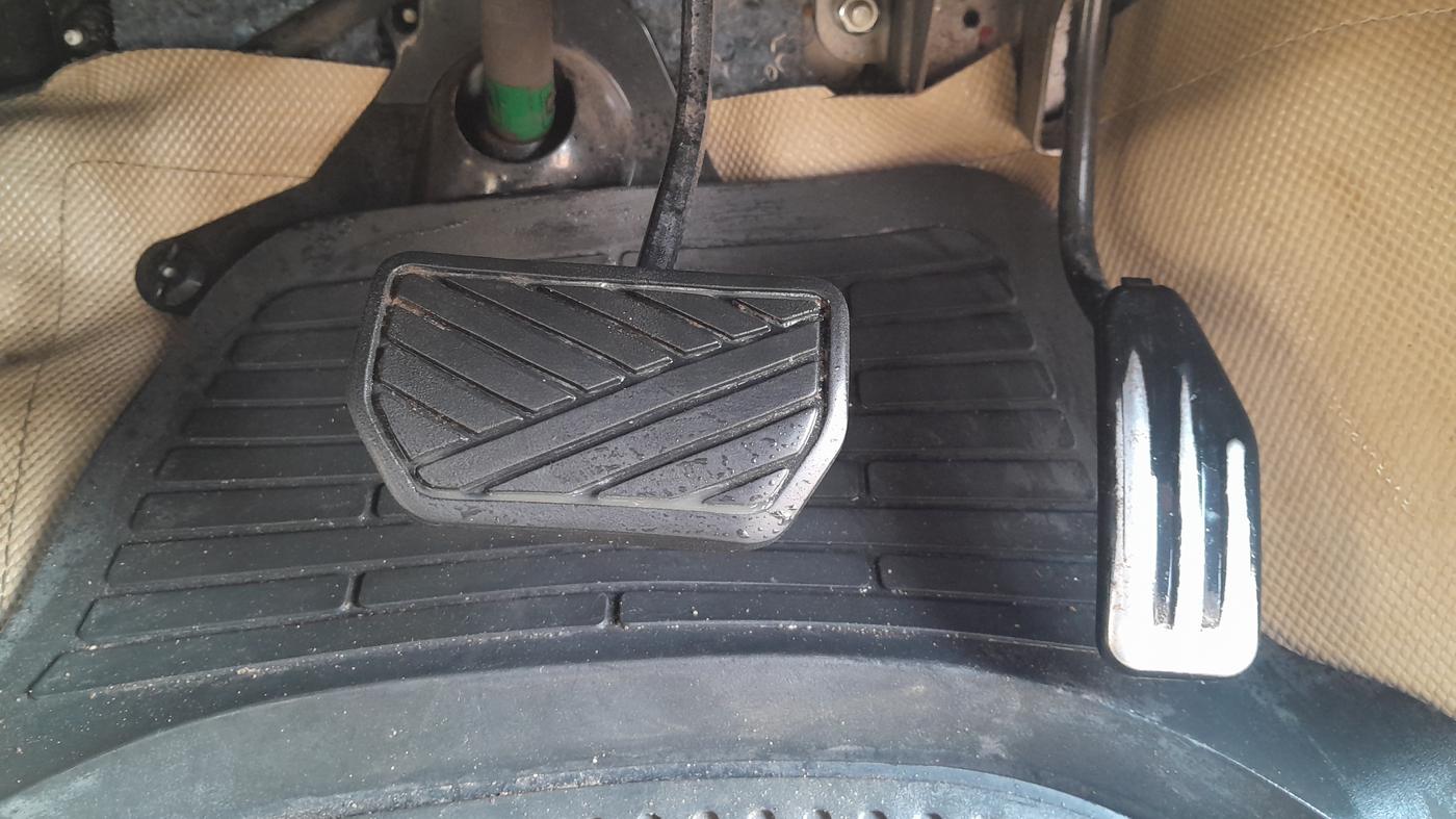 2013 Maruti A Star VXI (ABS) AT, Petrol, Automatic, 71,450 km, Pedals