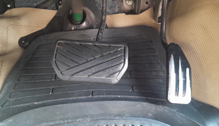 2013 Maruti A Star VXI (ABS) AT, Petrol, Automatic, 71,450 km, Pedals