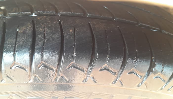 2013 Maruti A Star VXI (ABS) AT, Petrol, Automatic, 71,450 km, Right Rear Tyre Tread