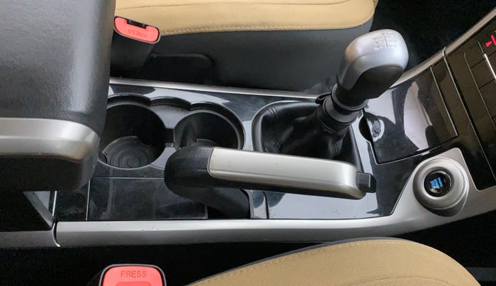 2018 Mahindra XUV500 W7, Diesel, Manual, 85,256 km, Gear Lever