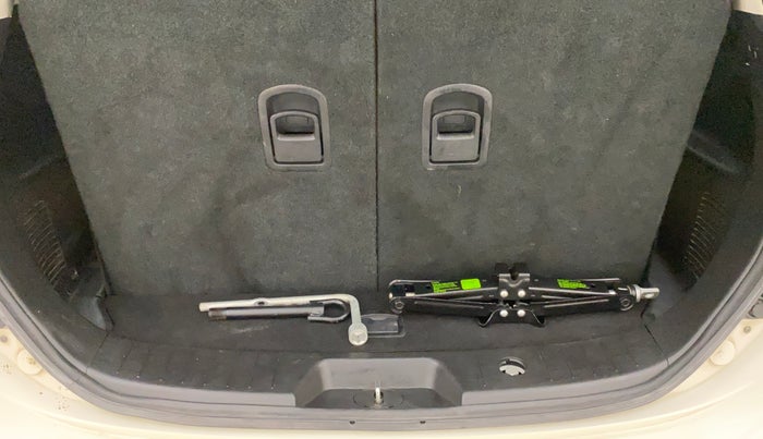 2018 Mahindra XUV500 W7, Diesel, Manual, 85,256 km, Boot Inside