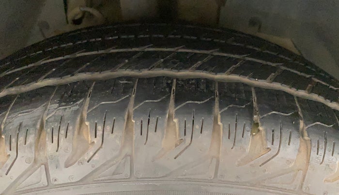 2018 Mahindra XUV500 W7, Diesel, Manual, 85,256 km, Right Front Tyre Tread