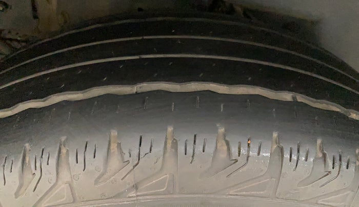 2018 Mahindra XUV500 W7, Diesel, Manual, 85,256 km, Right Rear Tyre Tread