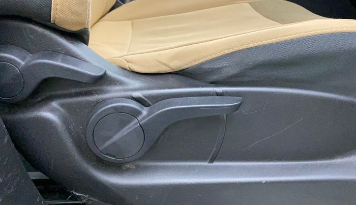 2018 Mahindra XUV500 W7, Diesel, Manual, 85,256 km, Driver Side Adjustment Panel