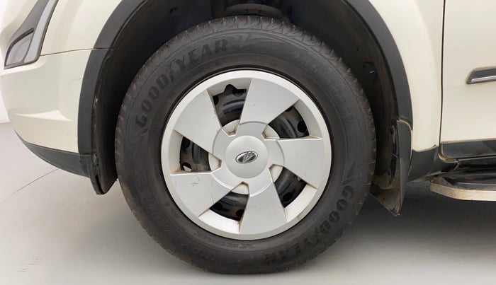 2018 Mahindra XUV500 W7, Diesel, Manual, 85,256 km, Left Front Wheel