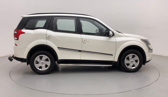 2018 Mahindra XUV500 W7, Diesel, Manual, 85,256 km, Right Side View