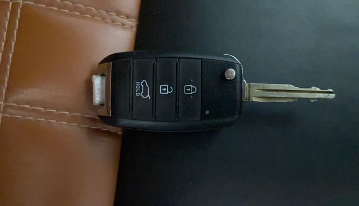 2023 KIA SONET HTK 1.2 PETROL MT, Petrol, Manual, 29,070 km, Key Close Up