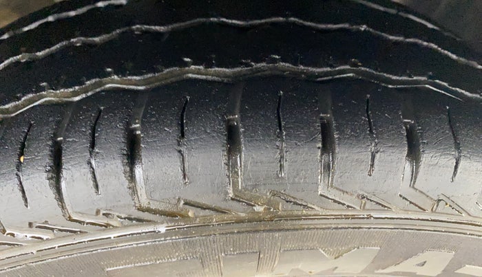 2016 Renault Kwid RXT 1.0 AMT, Petrol, Automatic, 42,109 km, Right Front Tyre Tread