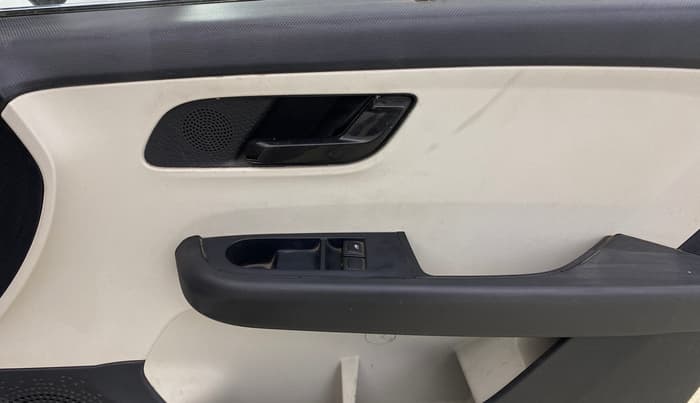 2023 Tata ALTROZ XE CNG, CNG, Manual, 29,457 km, Driver Side Door Panels Control
