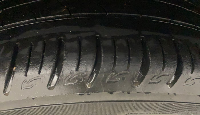 2016 Maruti Baleno ALPHA DIESEL 1.3, Diesel, Manual, 1,05,358 km, Right Rear Tyre Tread