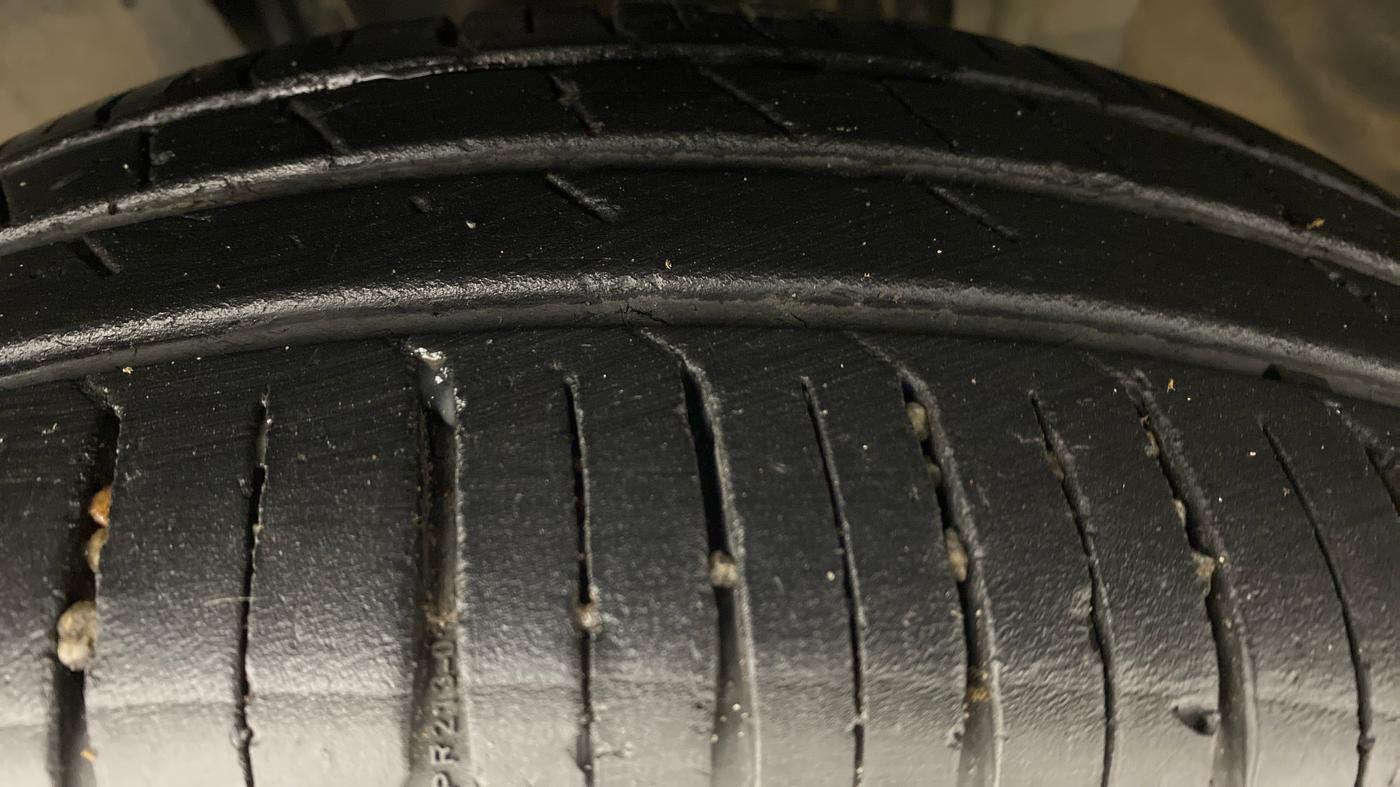 2020 Renault TRIBER RXZ AT, Petrol, Automatic, 28,777 km, Left Front Tyre Tread