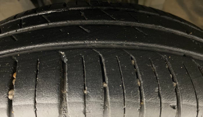 2020 Renault TRIBER RXZ AT, Petrol, Automatic, 28,777 km, Left Front Tyre Tread