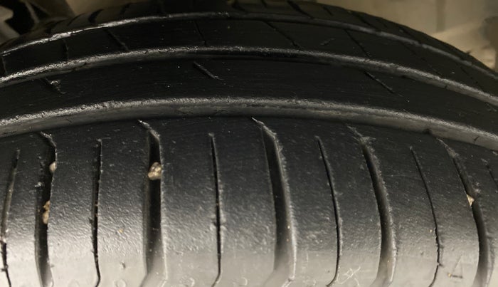2020 Renault TRIBER RXZ AT, Petrol, Automatic, 28,777 km, Right Front Tyre Tread