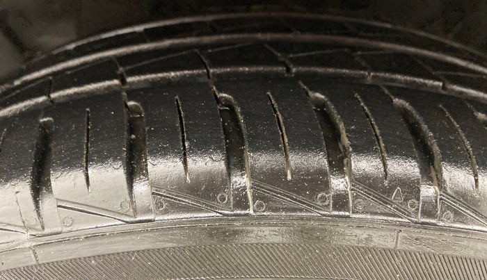 2022 Hyundai NEW SANTRO SPORTZ EXECUTIVE MT CNG, CNG, Manual, 16,079 km, Left Front Tyre Tread