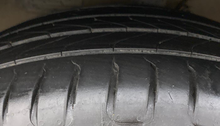 2017 Hyundai Verna 1.6 VTVT SX, Petrol, Manual, 60,051 km, Left Front Tyre Tread