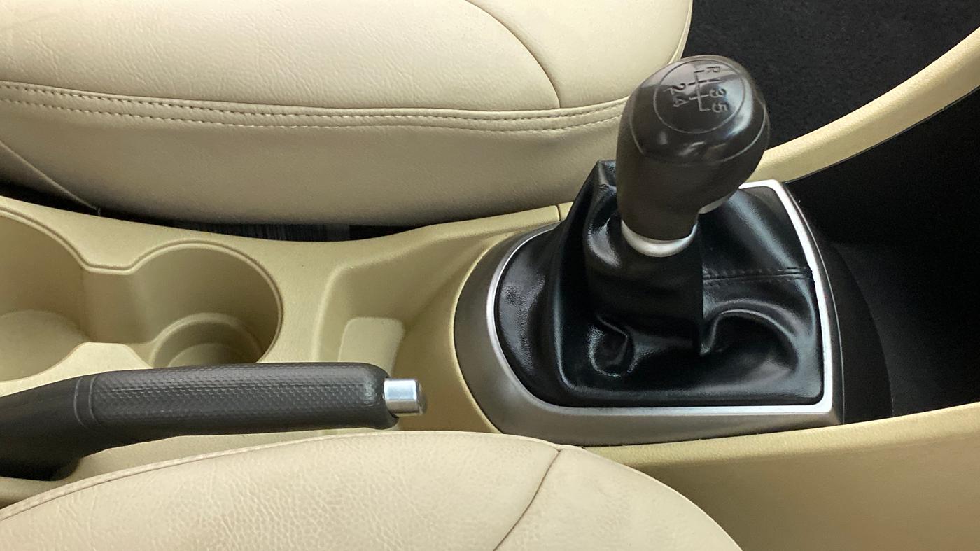 2017 Hyundai Verna 1.6 VTVT SX, Petrol, Manual, 60,051 km, Gear Lever