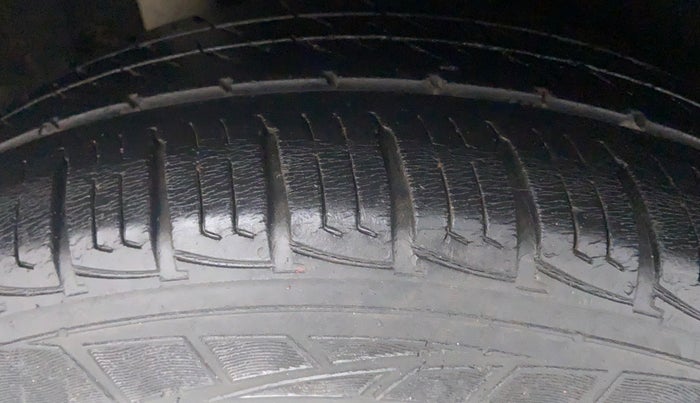 2016 Maruti Vitara Brezza VDI, Diesel, Manual, 39,237 km, Right Rear Tyre Tread