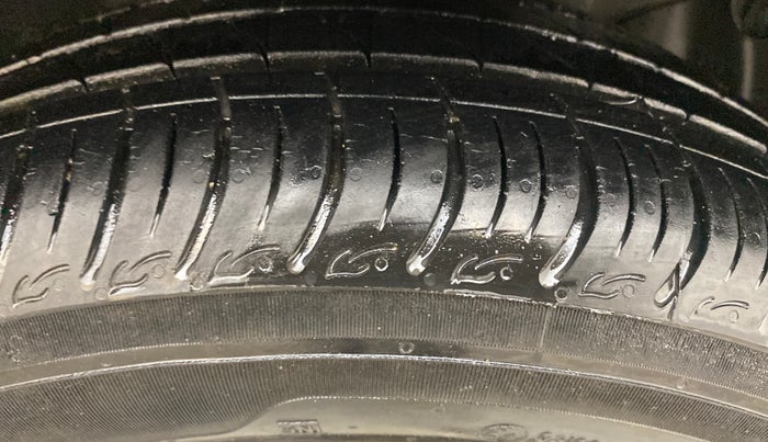 2015 Honda Amaze 1.2L I-VTEC S, Petrol, Manual, 11,389 km, Right Front Tyre Tread