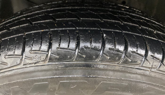 2015 Honda Amaze 1.2L I-VTEC S, Petrol, Manual, 11,389 km, Left Front Tyre Tread