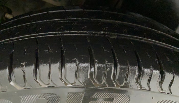 2012 Maruti Swift LXI, Petrol, Manual, 1,07,112 km, Right Rear Tyre Tread