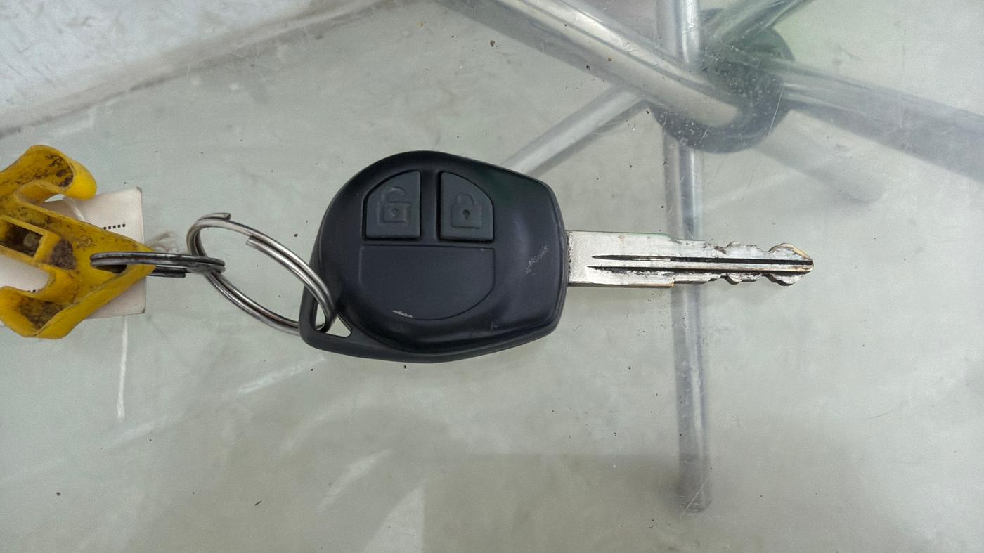 2016 Maruti Swift VXI, Petrol, Manual, 75,280 km, Key Close Up