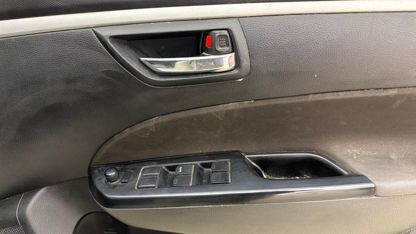 2016 Maruti Swift VXI, Petrol, Manual, 75,280 km, Driver Side Door Panels Control