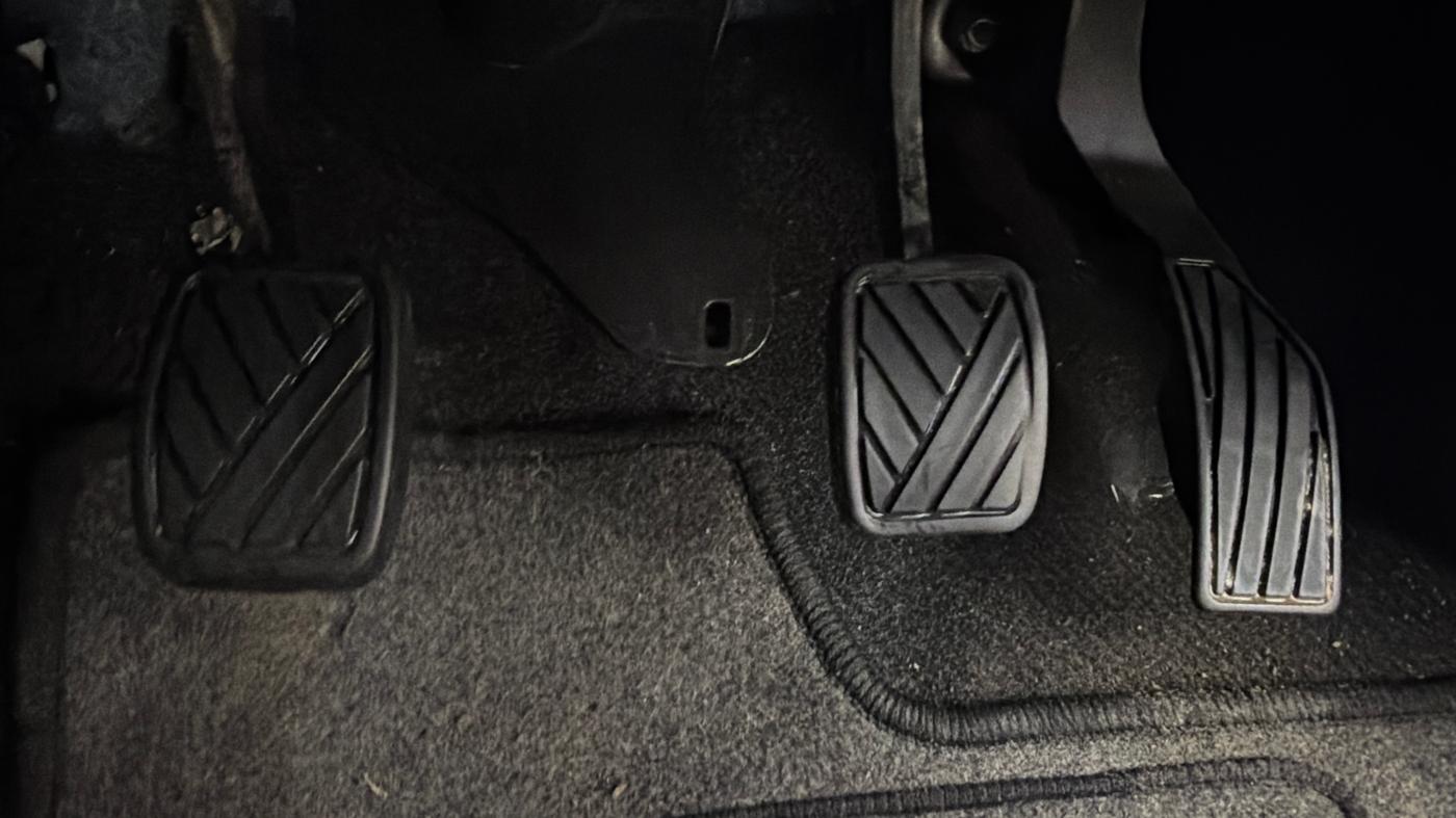 2016 Maruti Swift VXI, Petrol, Manual, 75,280 km, Pedals