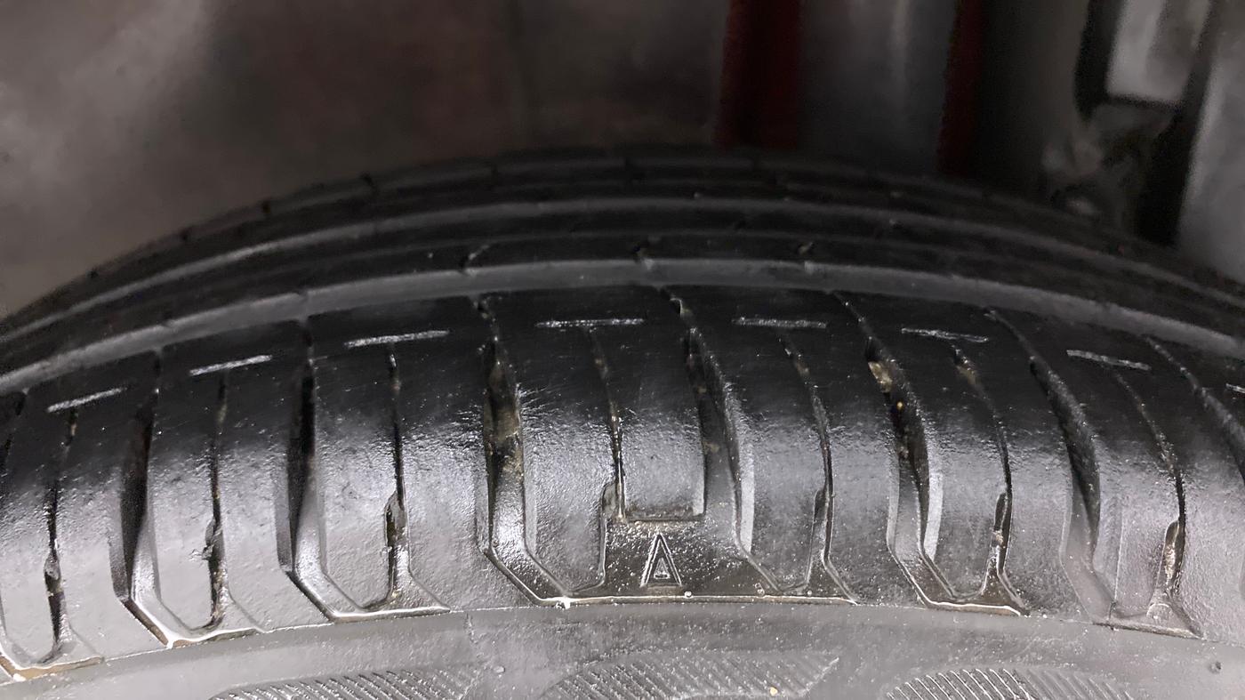 2014 Maruti Swift VXI, Petrol, Manual, 73,889 km, Left Rear Tyre Tread