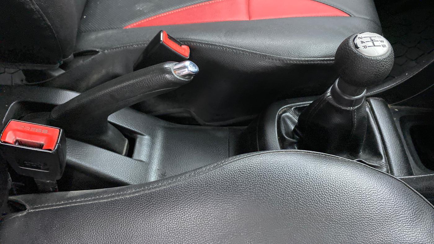 2014 Maruti Swift VXI, Petrol, Manual, 73,889 km, Gear Lever