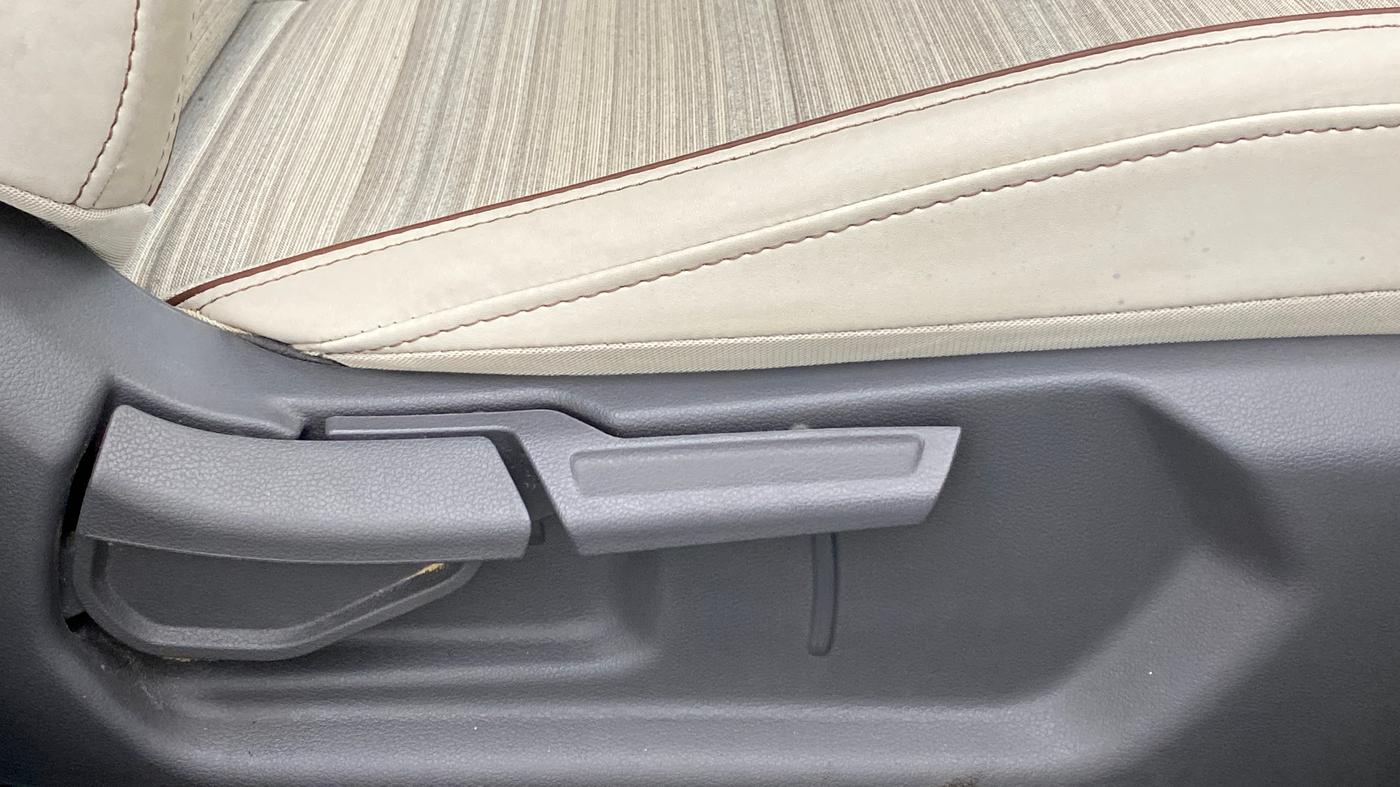 2022 Hyundai AURA SX+ AT, Petrol, Automatic, 1,018 km, Driver Side Adjustment Panel