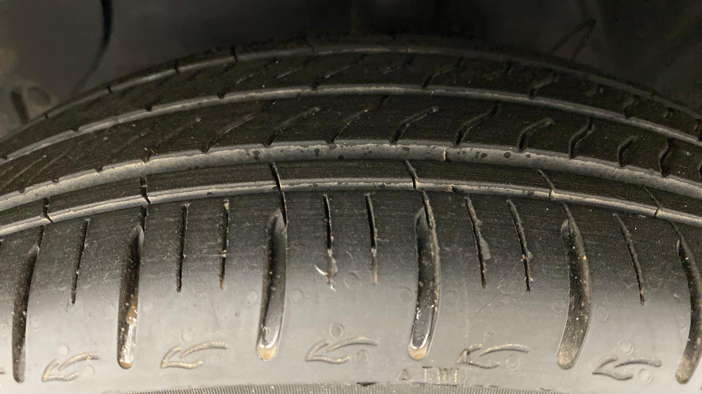 2022 Hyundai AURA SX+ AT, Petrol, Automatic, 1,018 km, Left Front Tyre Tread
