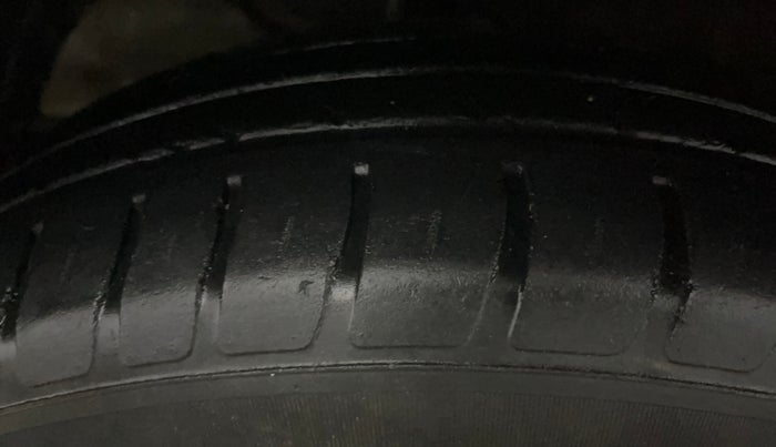 2020 Maruti Dzire VXI AMT, Petrol, Automatic, 22,238 km, Left Front Tyre Tread