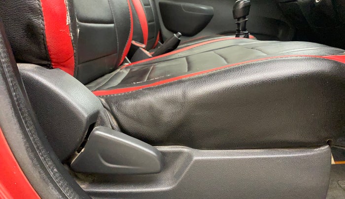 2016 Renault Kwid RXT 0.8, Petrol, Manual, 1,30,438 km, Driver Side Adjustment Panel