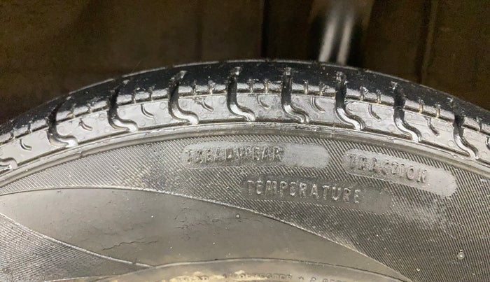 2016 Renault Kwid RXT 0.8, Petrol, Manual, 1,30,438 km, Left Rear Tyre Tread