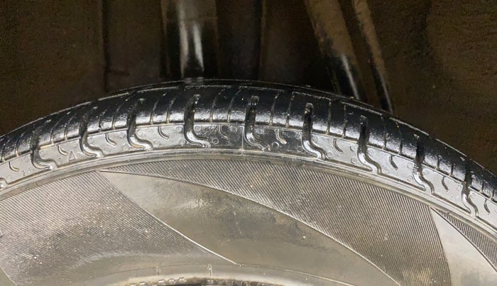 2016 Renault Kwid RXT 0.8, Petrol, Manual, 1,30,438 km, Right Rear Tyre Tread