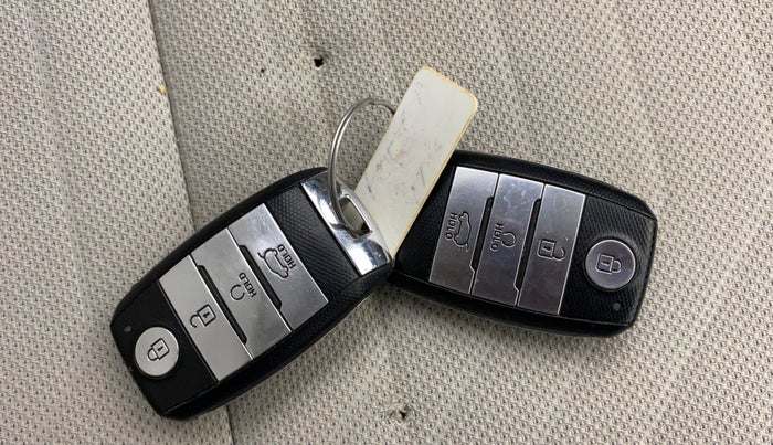 2021 KIA SONET HTX 1.0 IMT, Petrol, Manual, 1,14,554 km, Key Close Up