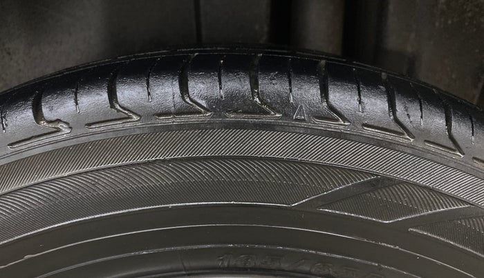 2015 Maruti Swift ZXI, Petrol, Manual, 81,325 km, Left Rear Tyre Tread