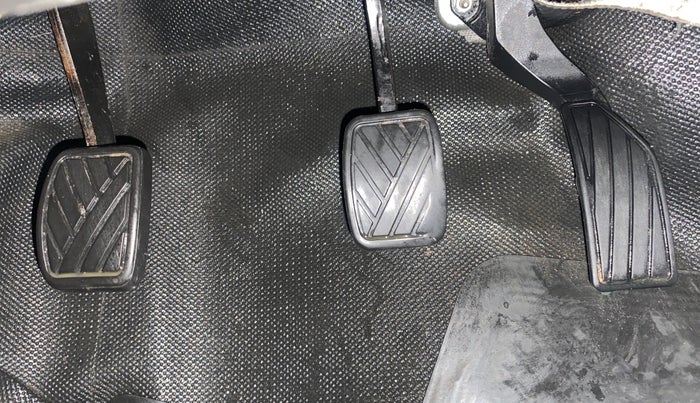 2015 Maruti Swift ZXI, Petrol, Manual, 81,325 km, Pedals